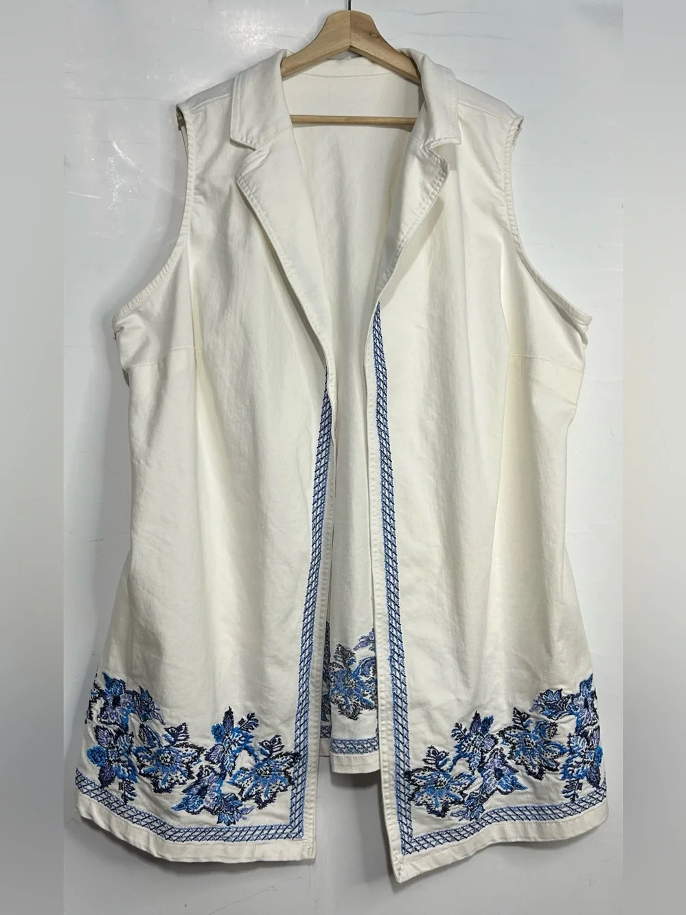 26W Blue Embroidered White Open Front Denim Sleeveless Duster